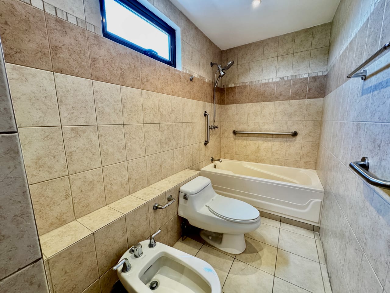 Apartamento en alquiler para quienes valoran los espacios abiertos y las vistas aseguradas — foto 9 de 10