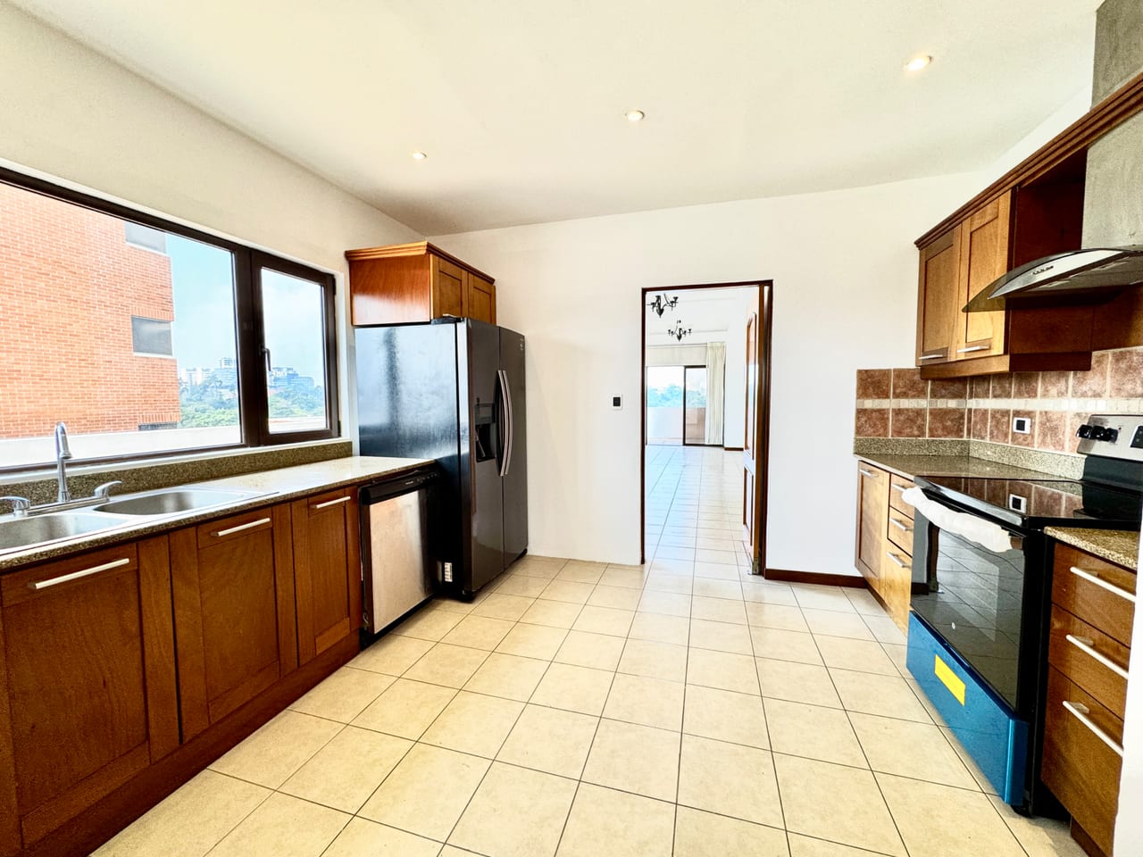Apartamento en alquiler para quienes valoran los espacios abiertos y las vistas aseguradas — foto 2 de 10