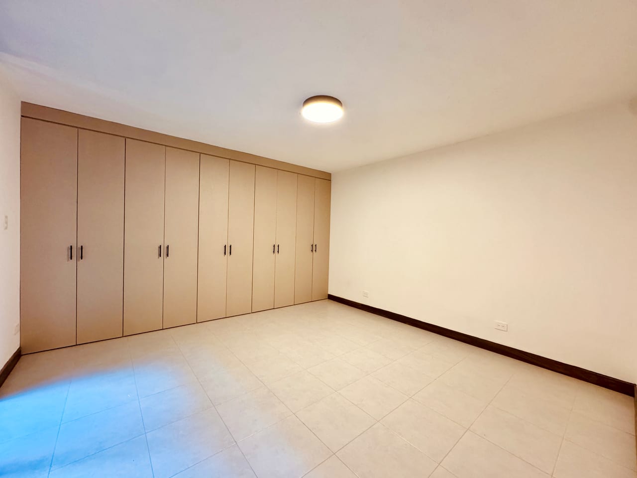 Apartamento Remodelado en Renta en Zona 10 | Excelente Ubicación — foto 10 de 12