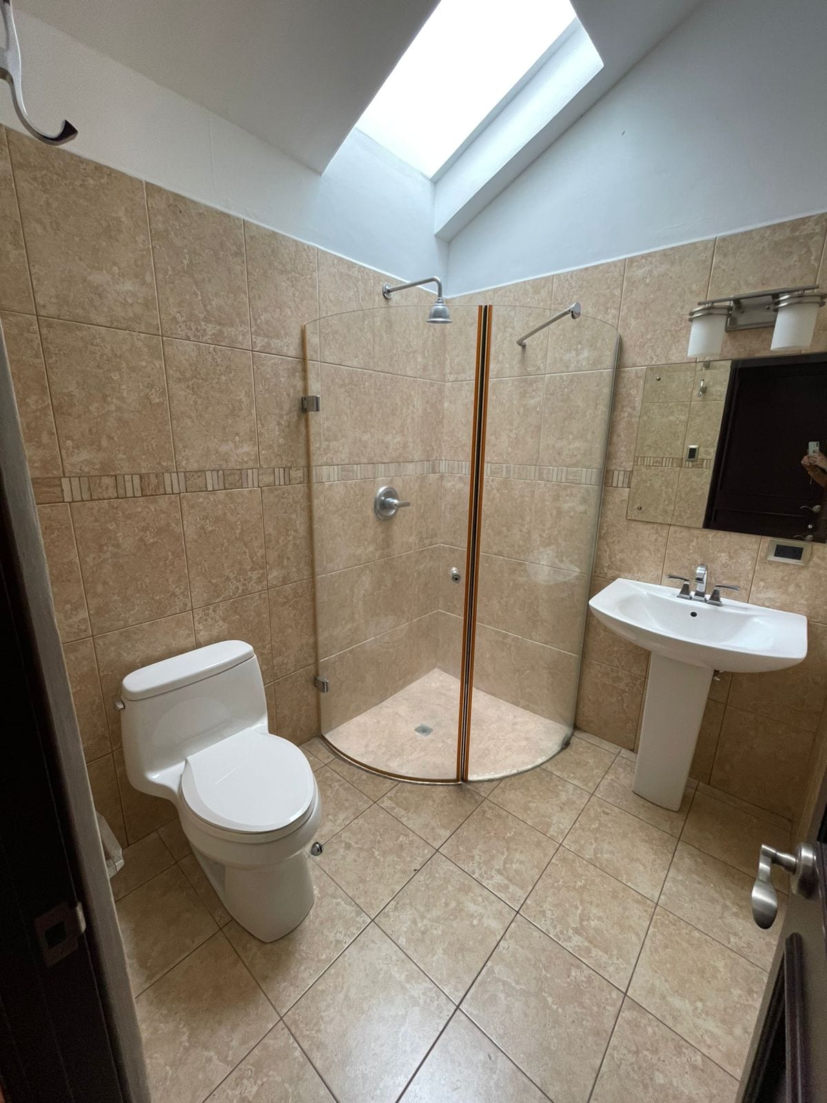 Casa en Venta en Condominio Exclusivo Zona 10 — foto 2 de 8