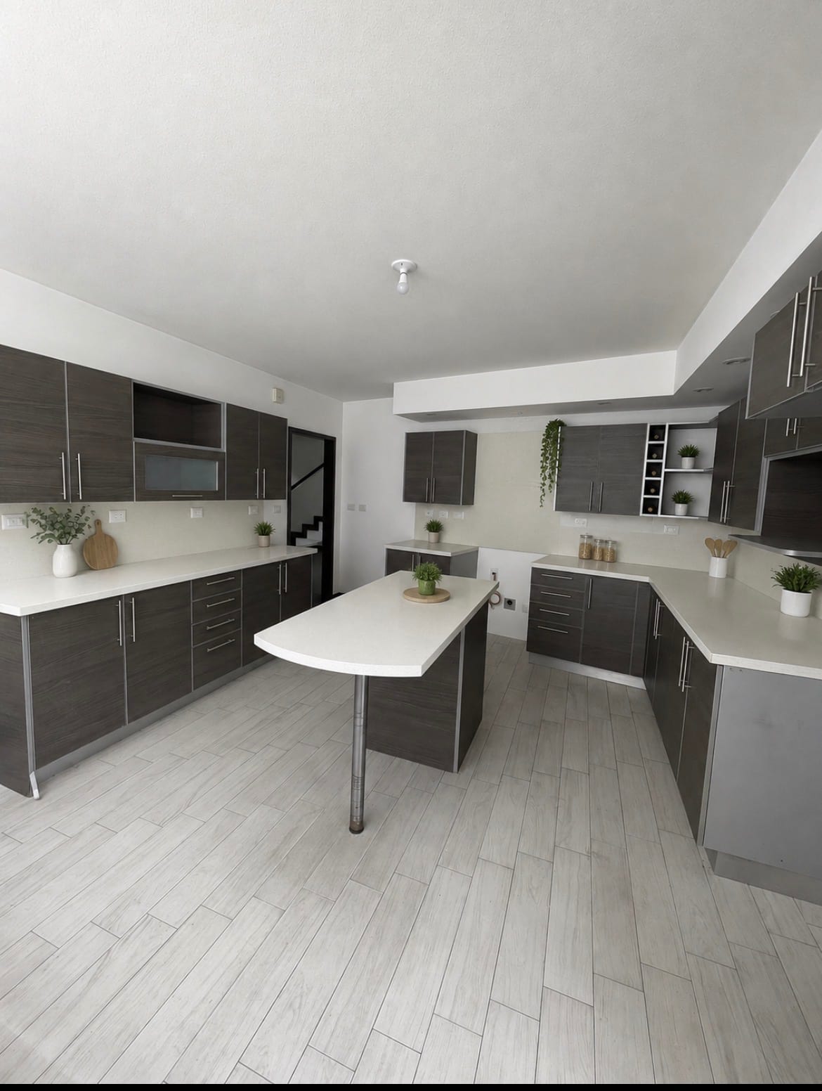 Hermosa casa en venta Zona 16.4 dormitorios cada uno con su baño — foto 1 de 7
