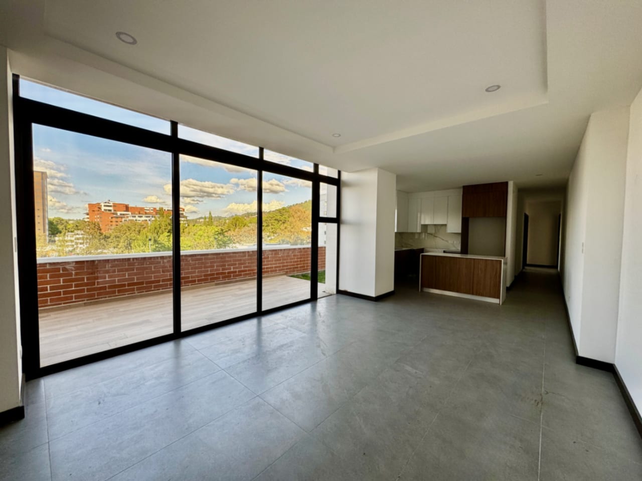 Apartamento con jardín y vista en zona 15, 3 dormitorios. — foto 1 de 13