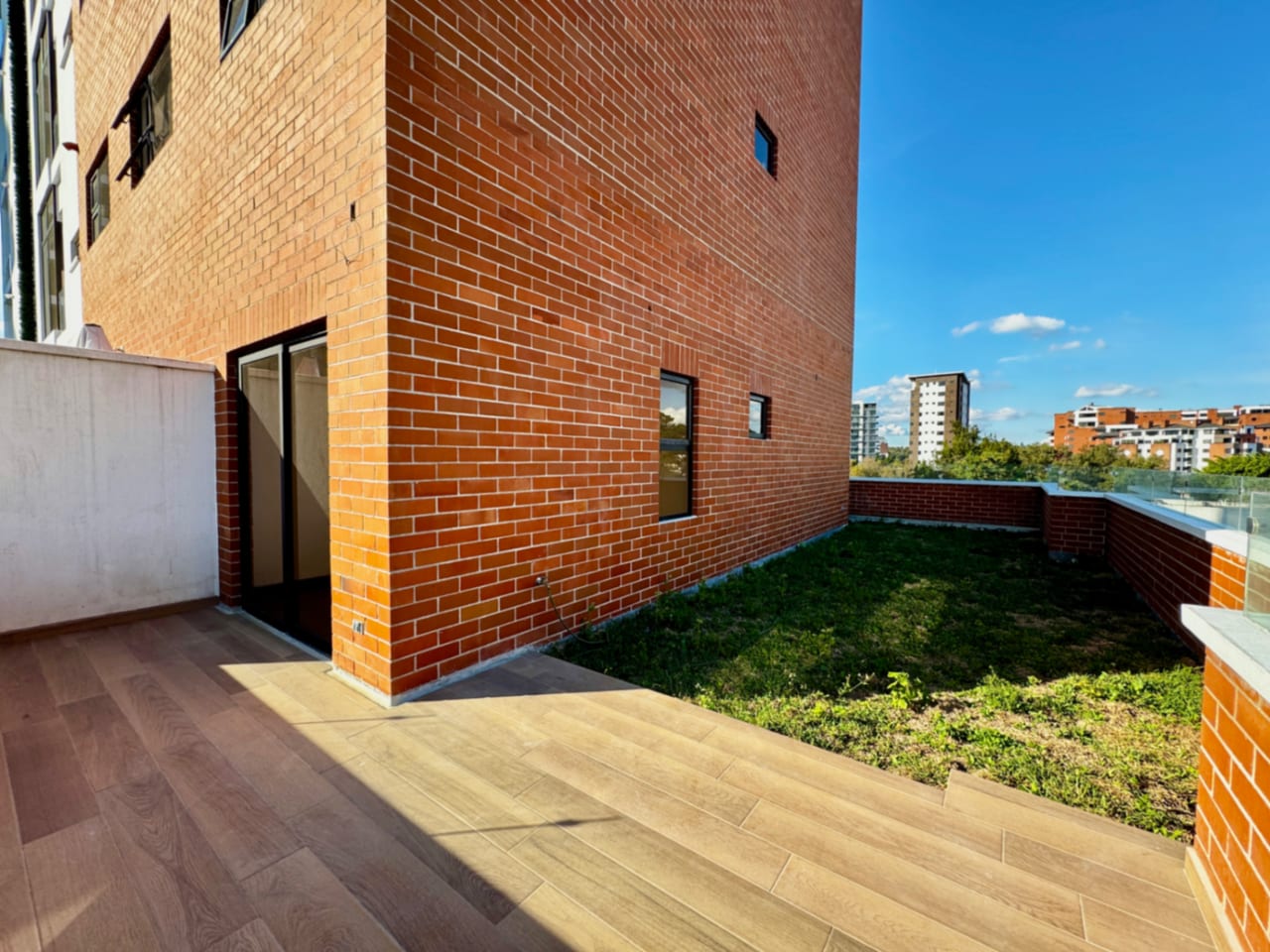 Apartamento con jardín y vista en zona 15, 3 dormitorios. — foto 6 de 13