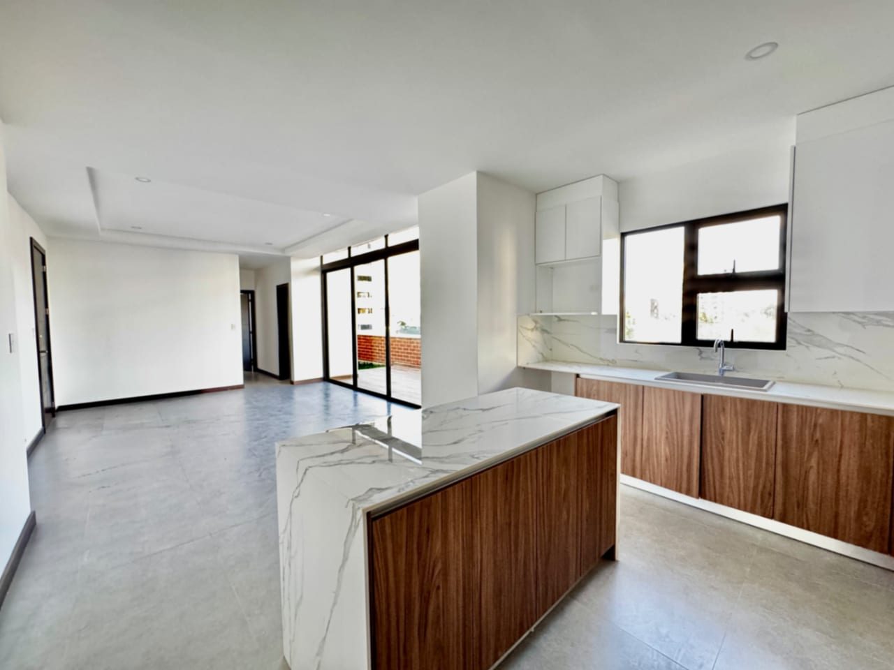 Apartamento con jardín y vista en zona 15, 3 dormitorios. — foto 11 de 13