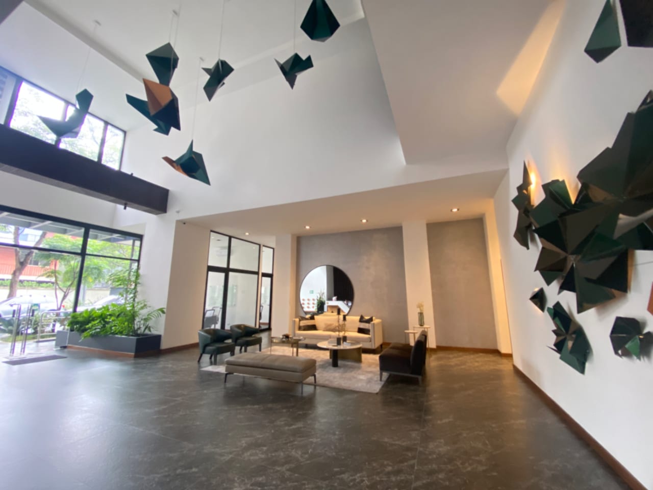 Excelente Apartamento en Alquiler en Zona 10 — foto 1 de 14