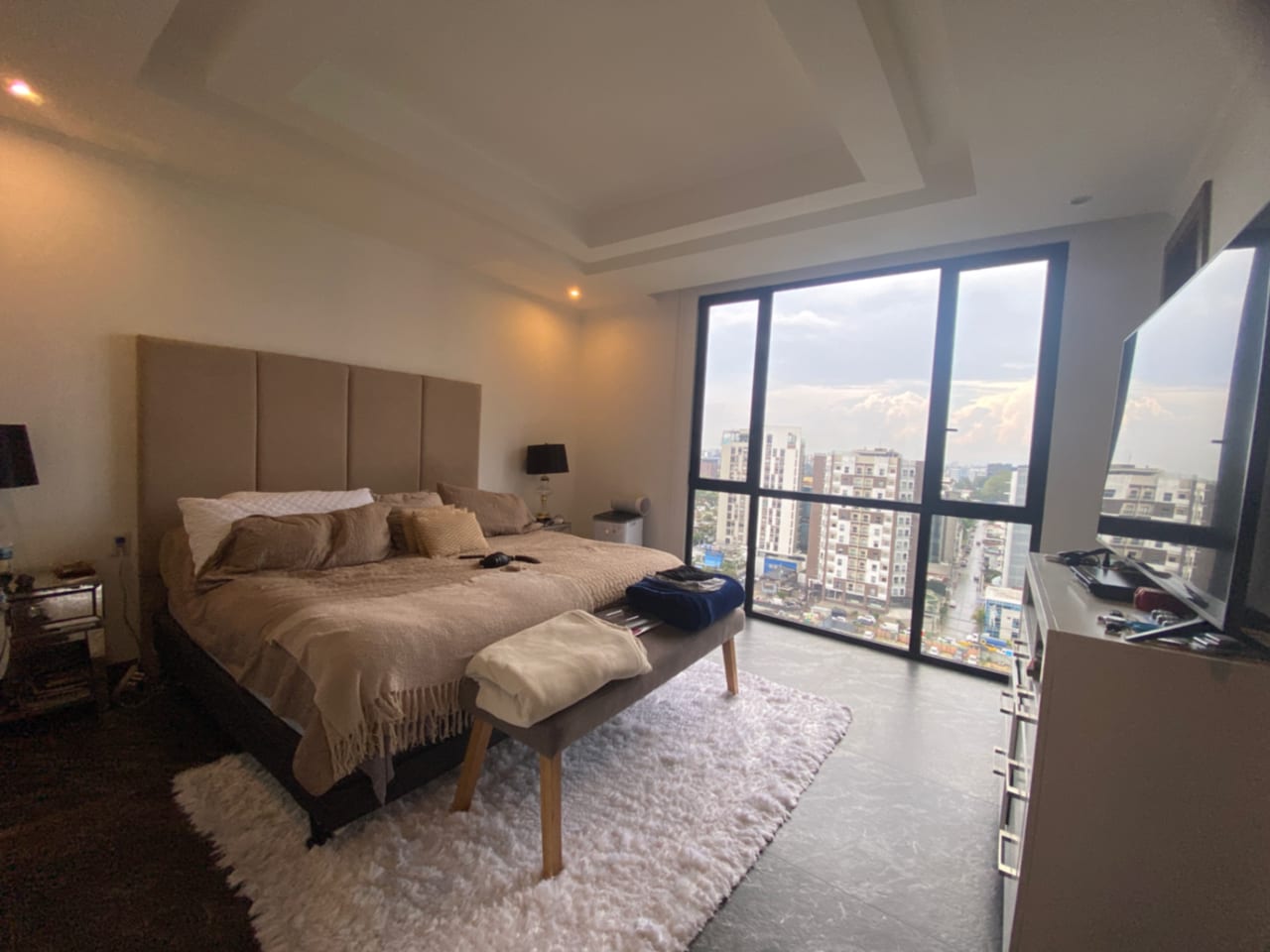 Excelente Apartamento en Alquiler en Zona 10 — foto 5 de 14