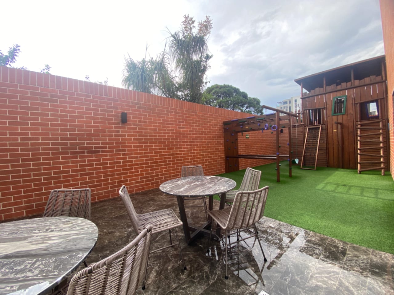 Excelente Apartamento en Alquiler en Zona 10 — foto 8 de 14