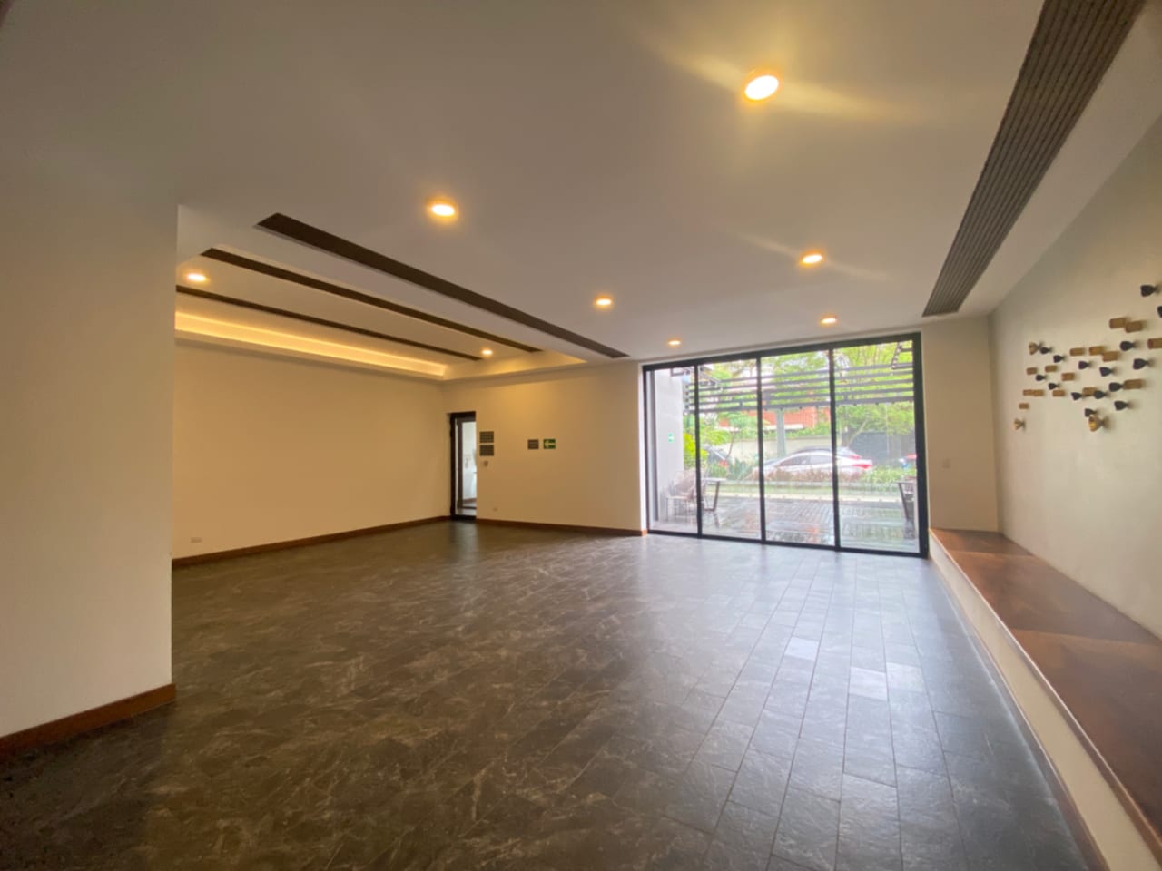 Excelente Apartamento en Alquiler en Zona 10 — foto 12 de 14