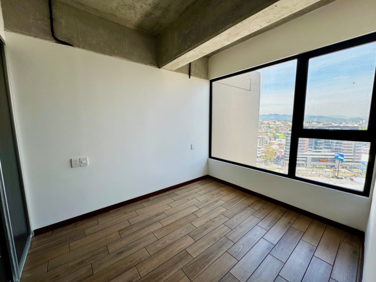 Apartamento de 2 dormitorios, nivel alto, zona 4 — foto 2 de 17