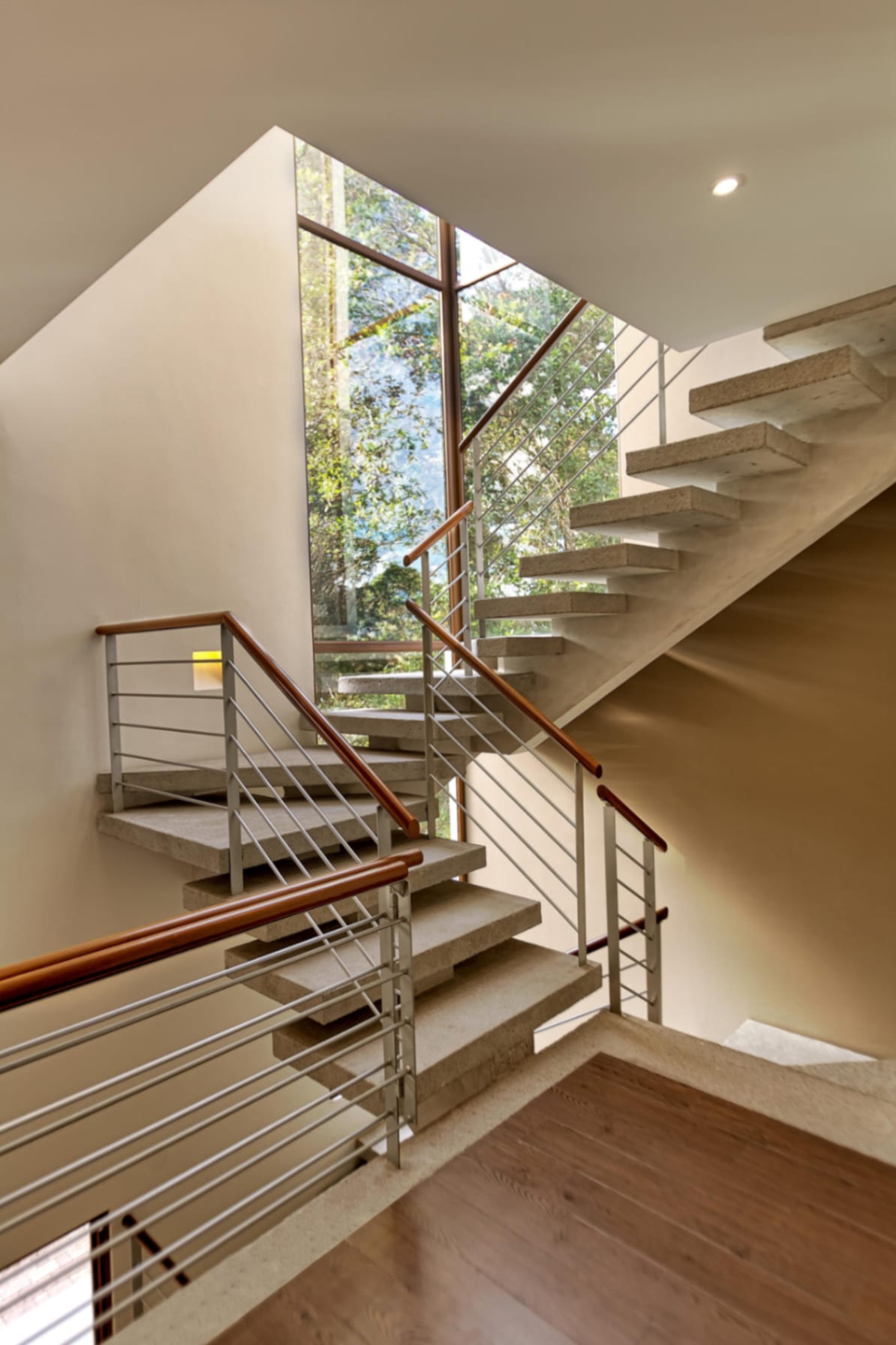 Exclusiva casa familiar en condominio en zona 16 rodeada de naturaleza — foto 2 de 10