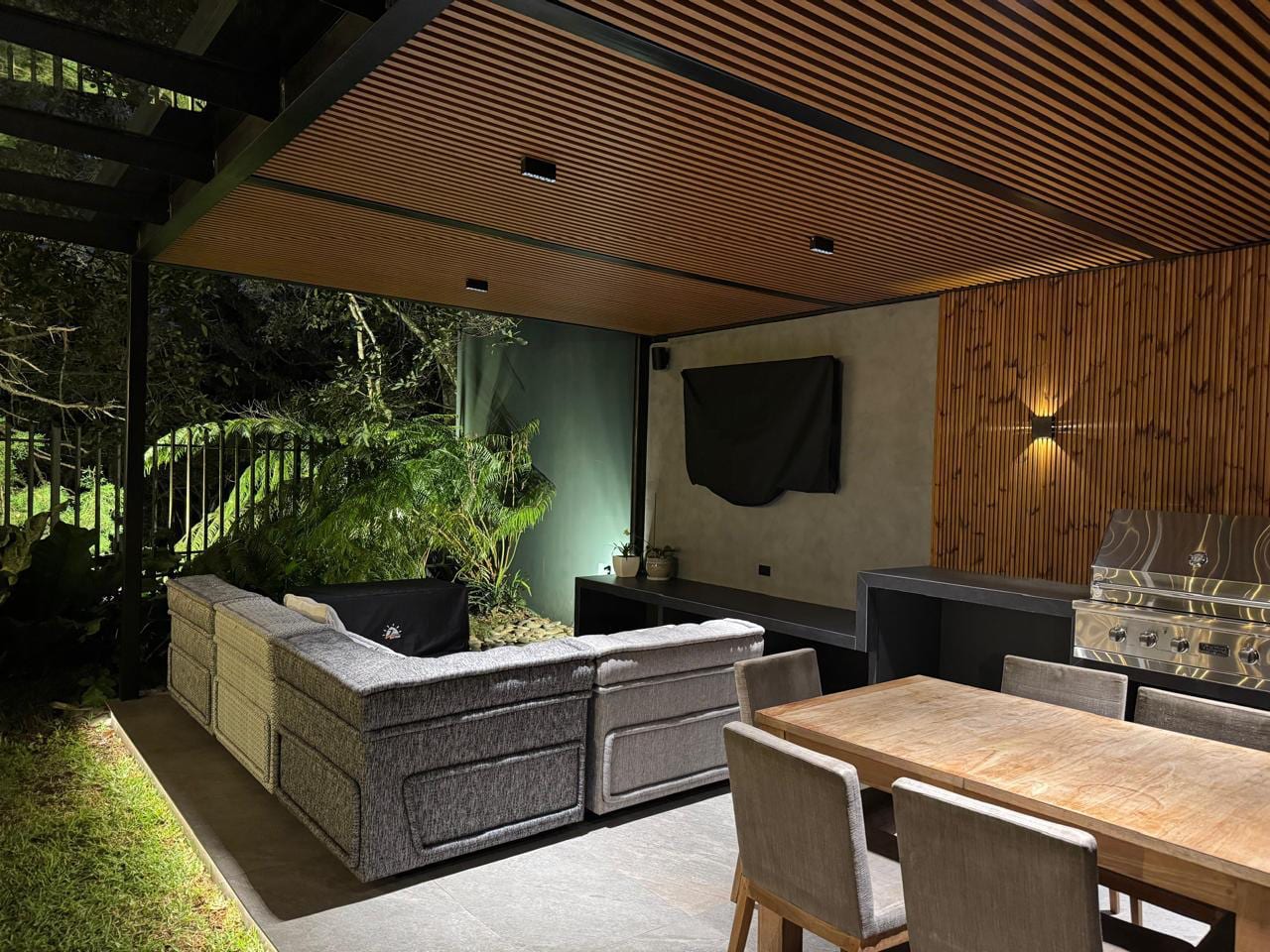 Exclusiva casa familiar en condominio en zona 16 rodeada de naturaleza — foto 4 de 10