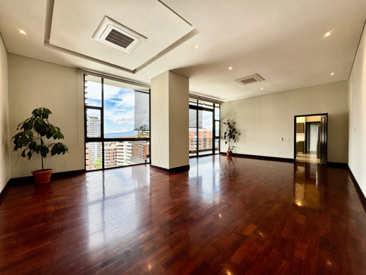 Apartamento en alquiler zona 14 — foto 4 de 14