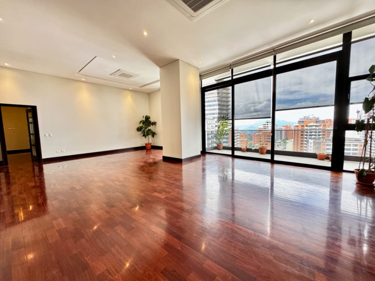 Apartamento en alquiler zona 14 — foto 5 de 14