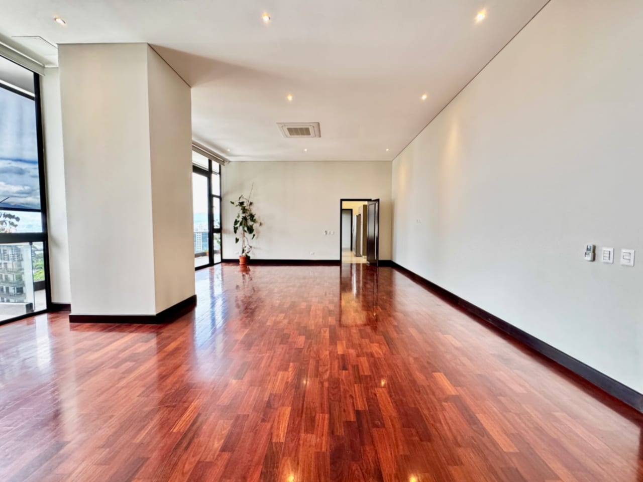 Apartamento en alquiler zona 14 — foto 1 de 14