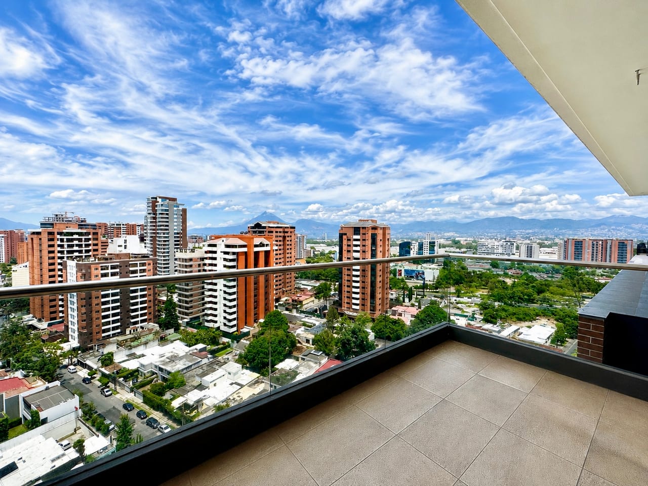 Apartamento en alquiler zona 14 — foto 7 de 14