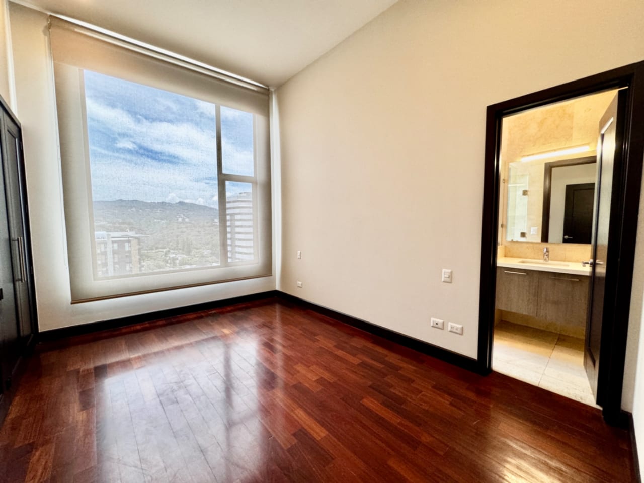 Apartamento en alquiler zona 14 — foto 9 de 14