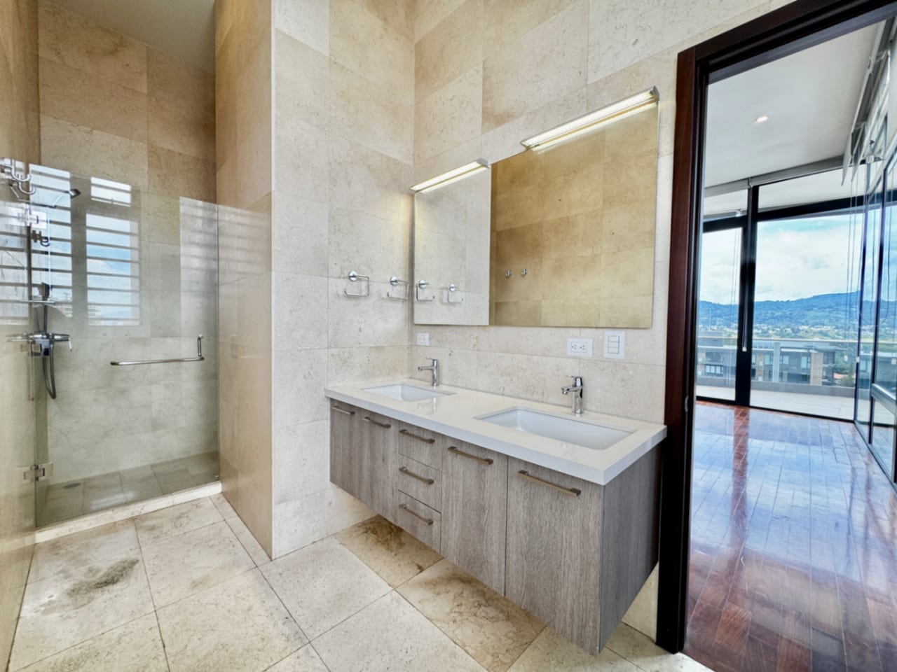 Apartamento en alquiler zona 14 — foto 11 de 14