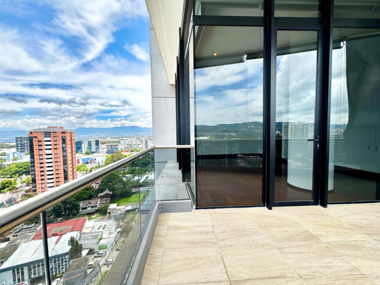 Apartamento en alquiler zona 14 — foto 13 de 14