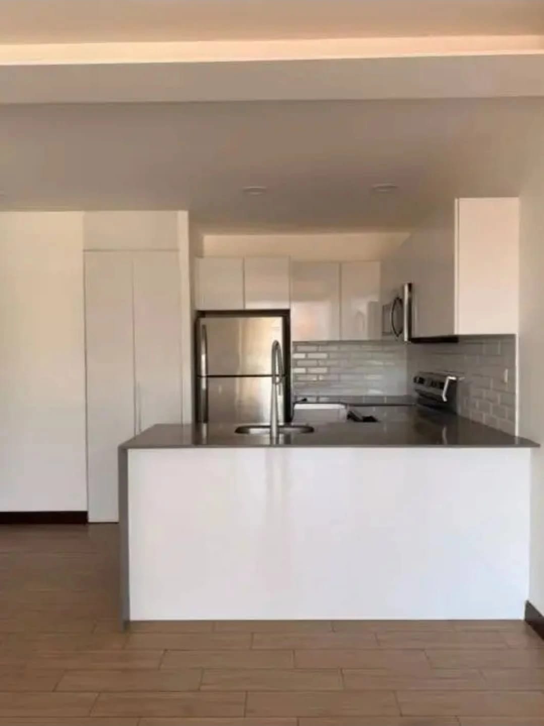 ALQUILER APARTAMENTO ZONA 15 — foto 5 de 12