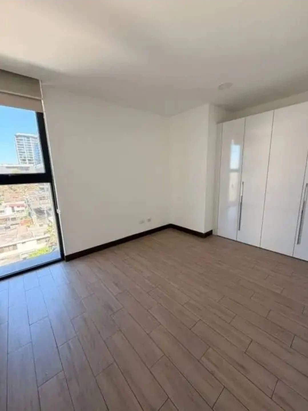 ALQUILER APARTAMENTO ZONA 15 — foto 6 de 12