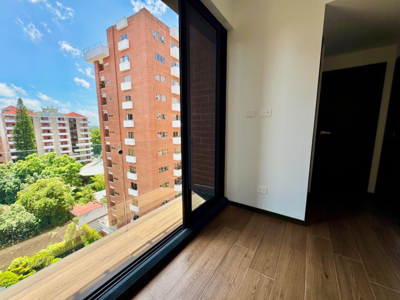 Apartamento de 1 dormitorio en venta zona 10, a pasos del CC La Estación — foto 3 de 17