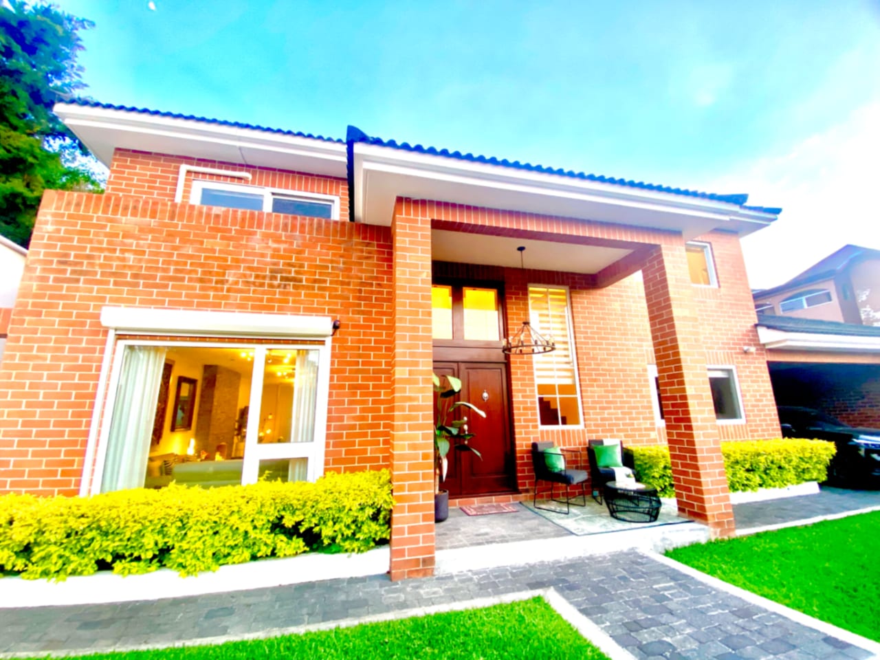 Preciosa Casa en Venta en Zona 16 — foto 1 de 17