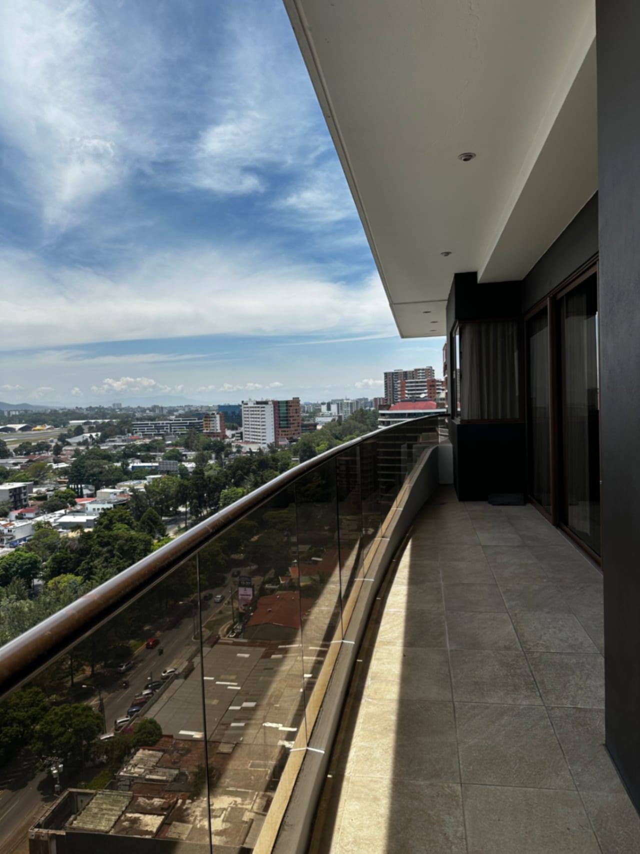 Espectacular PENTHOUSE en ZONA 14 — foto 1 de 16