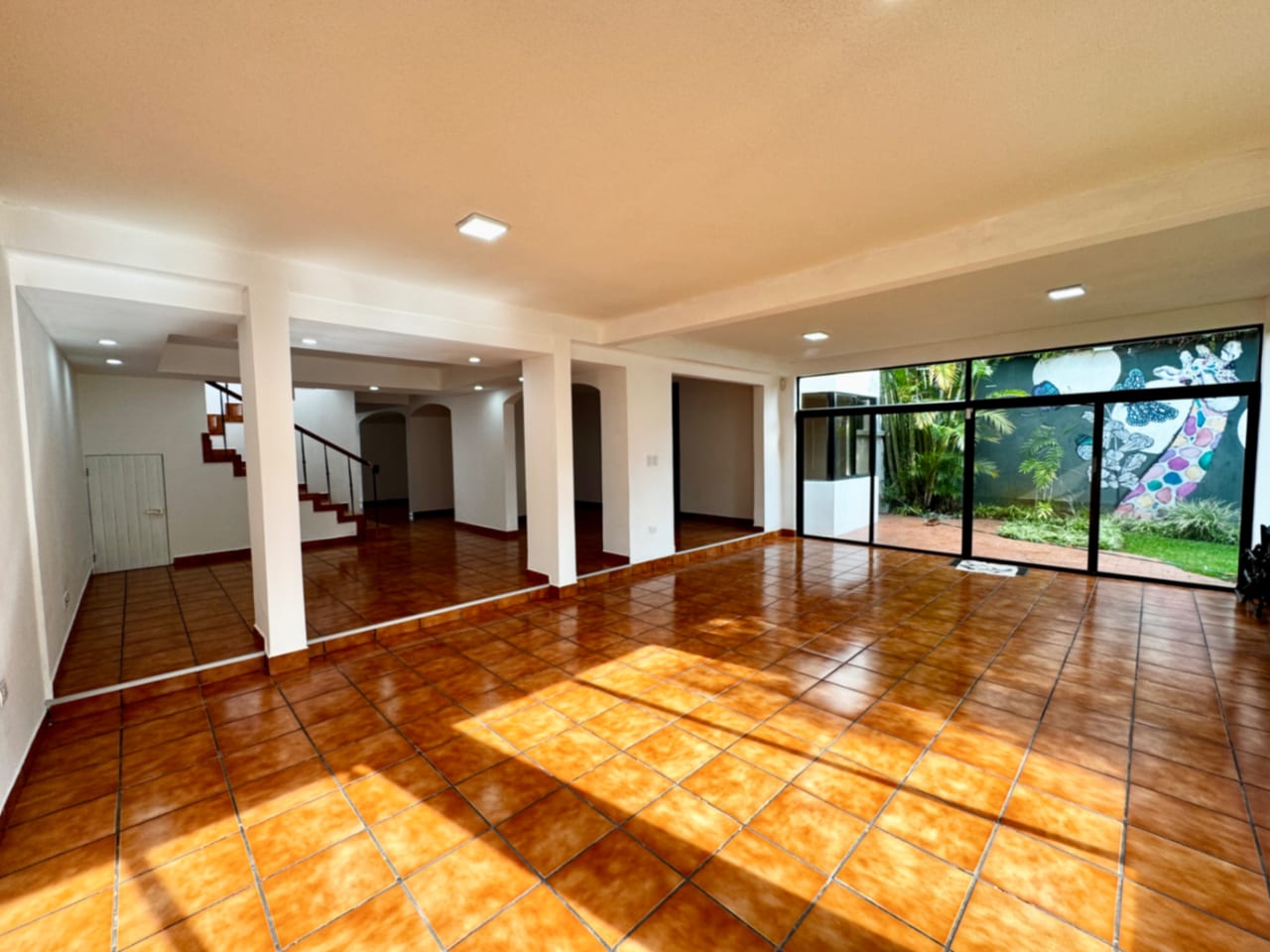 Casa en alquiler para oficinas o vivienda, zona 14. La Villa — foto 4 de 16