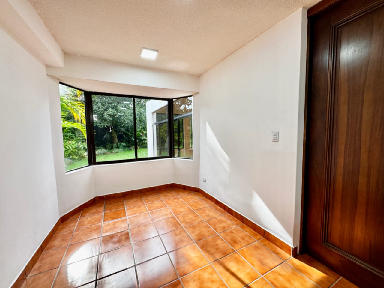 Casa en alquiler para oficinas o vivienda, zona 14. La Villa — foto 7 de 16