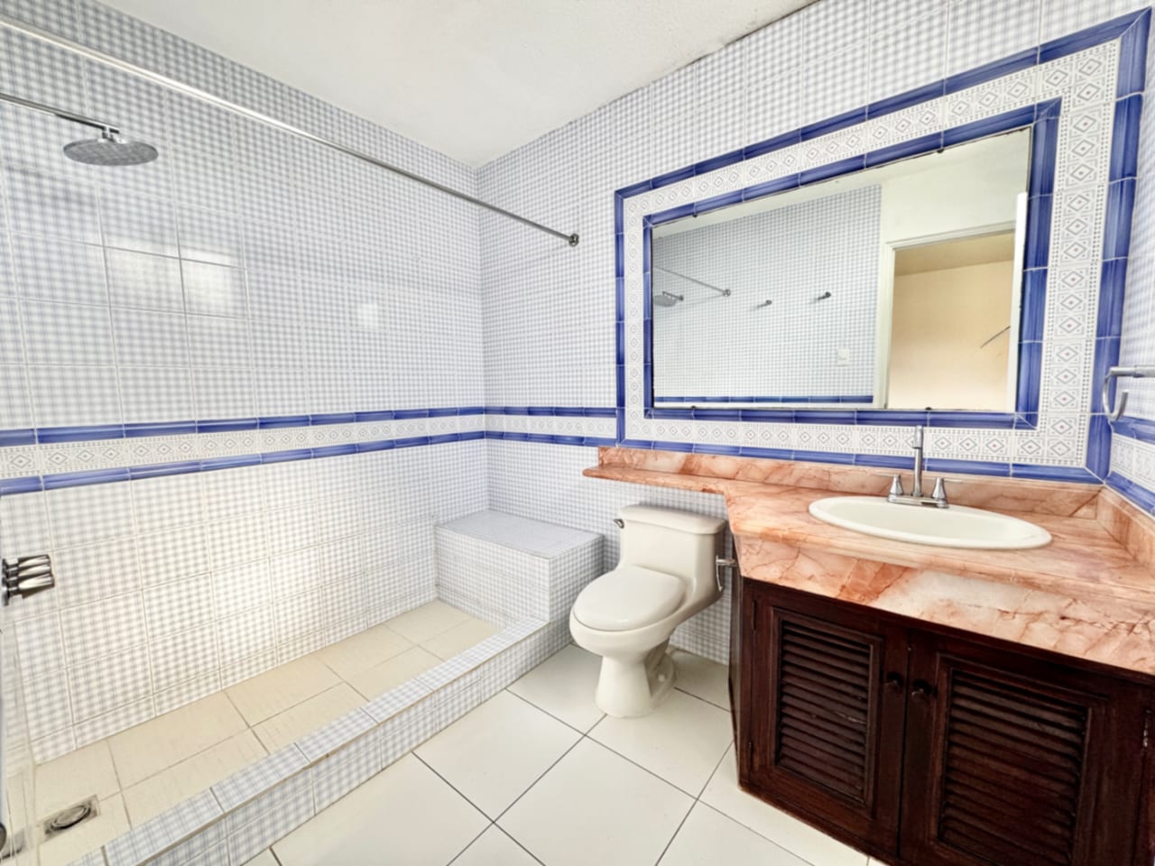 Casa en alquiler para oficinas o vivienda, zona 14. La Villa — foto 13 de 16