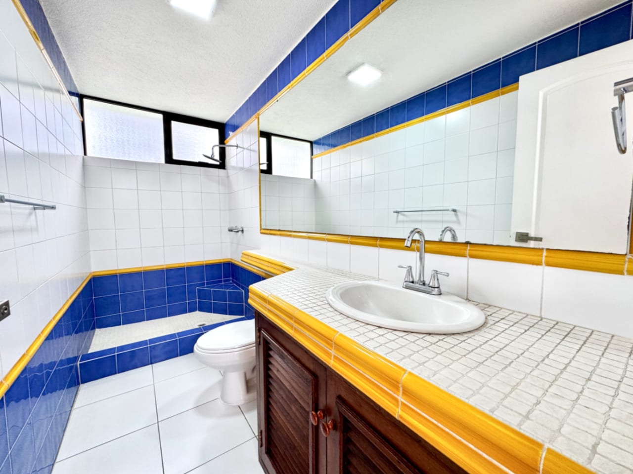 Casa en alquiler para oficinas o vivienda, zona 14. La Villa — foto 14 de 16