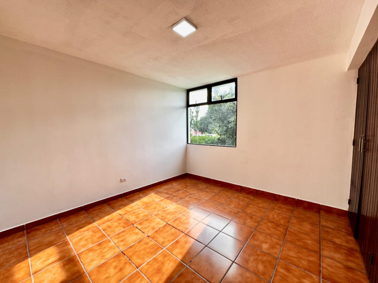 Casa en alquiler para oficinas o vivienda, zona 14. La Villa — foto 15 de 16