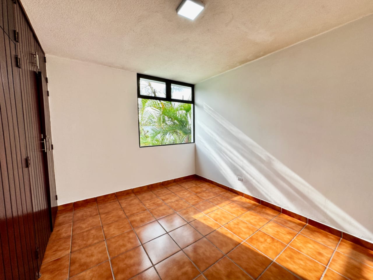 Casa en alquiler para oficinas o vivienda, zona 14. La Villa — foto 16 de 16