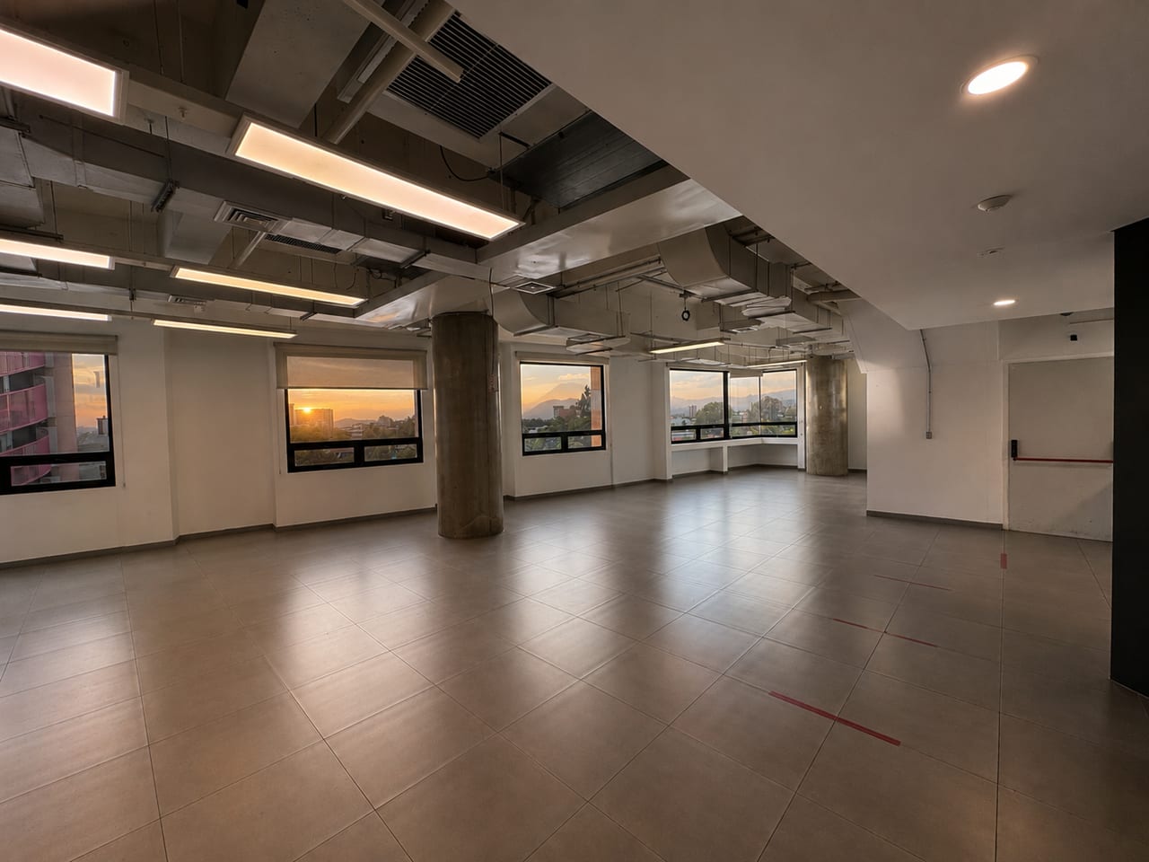 Oficina de 1,013.63 m² en Renta en Avenida de las Américas, zona 13. — foto 11 de 11