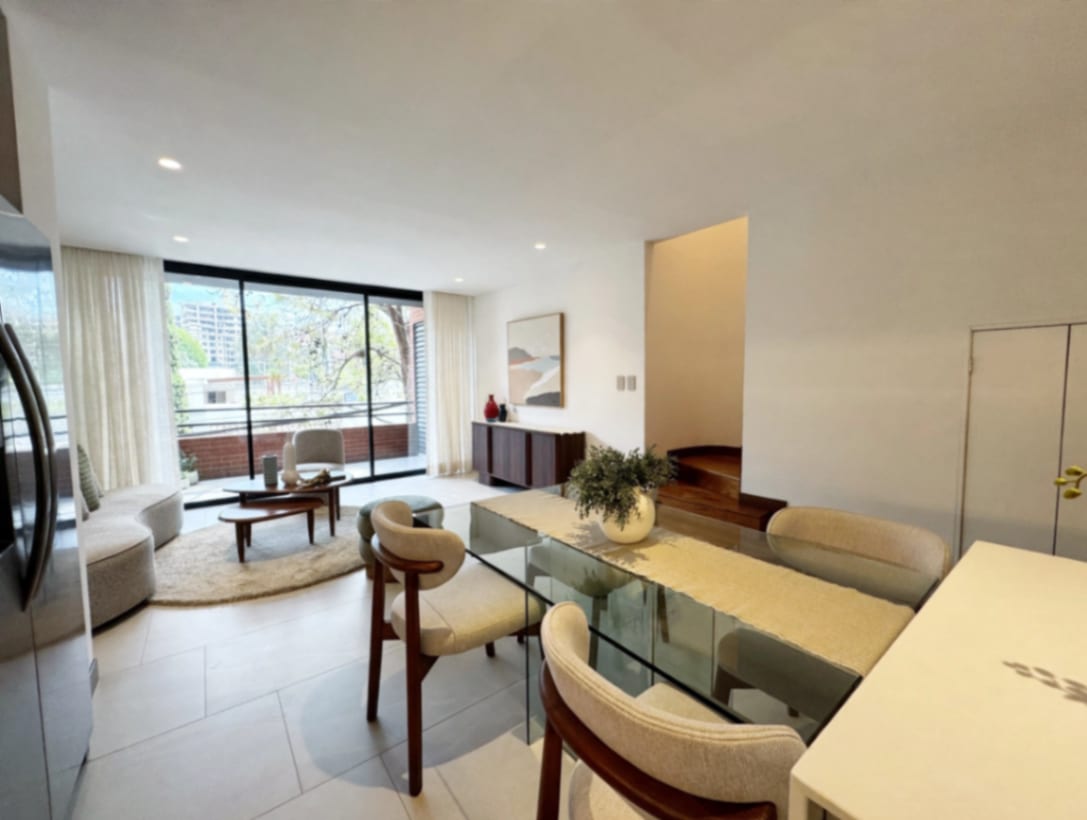 Apartamento de 2 niveles, 2 dormitorios y sala familiar en Oakland — foto 4 de 16