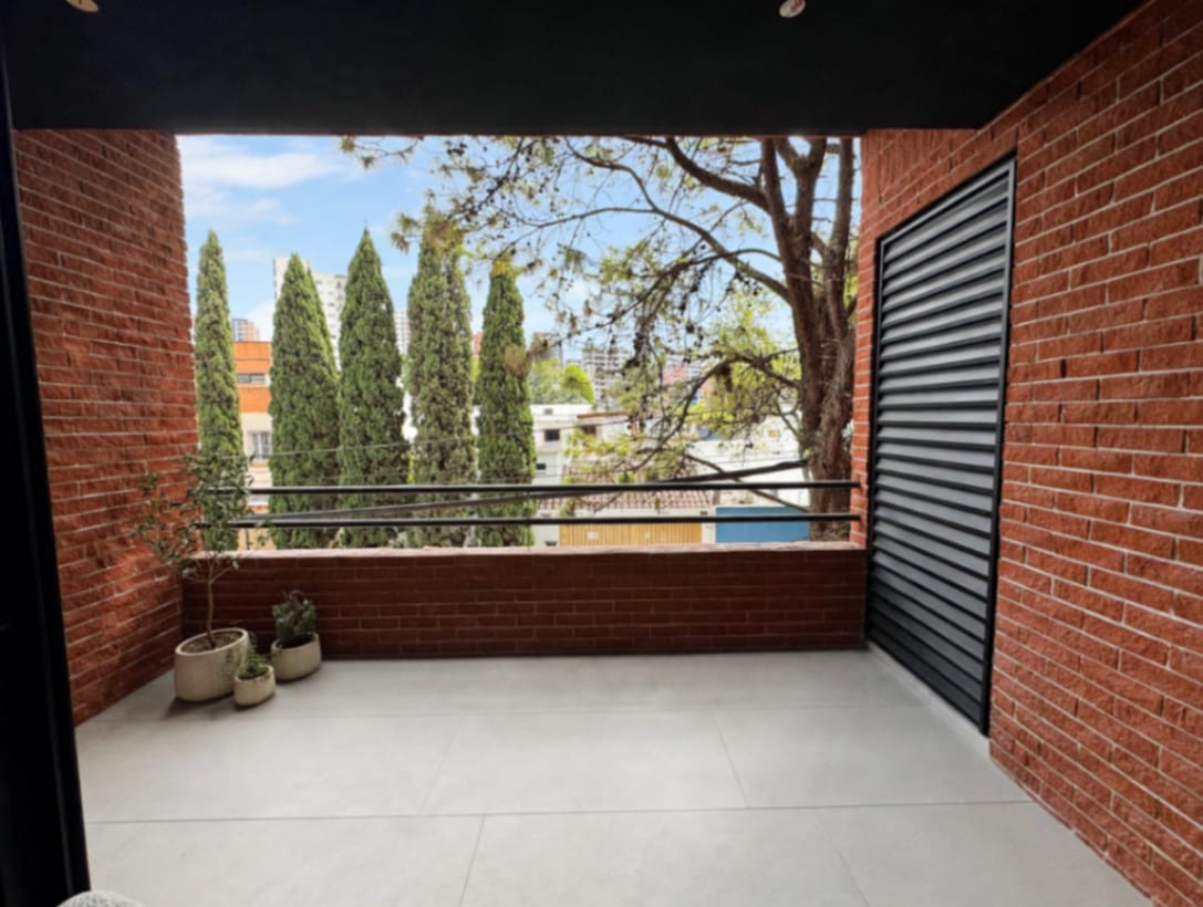 Apartamento de 2 niveles, 2 dormitorios y sala familiar en Oakland — foto 6 de 16