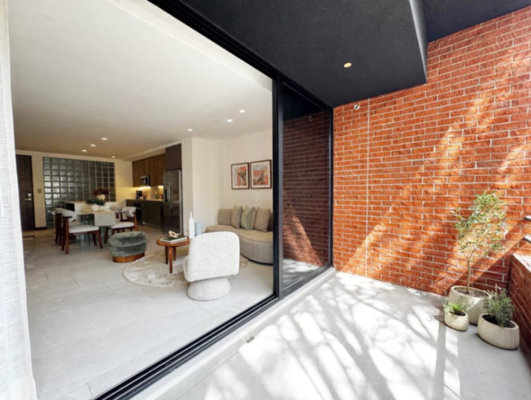 Apartamento de 2 niveles, 2 dormitorios y sala familiar en Oakland — foto 7 de 16