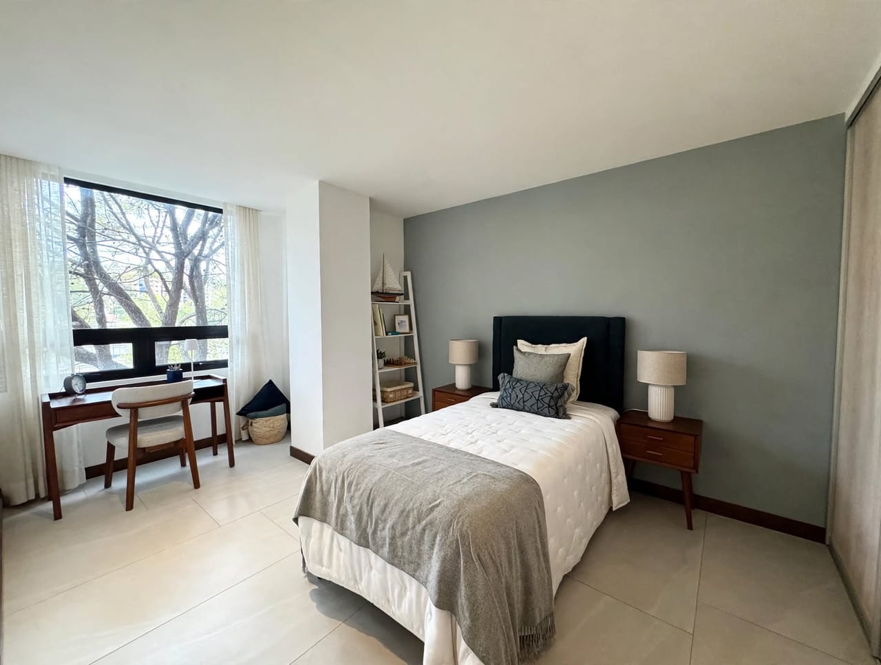Apartamento de 2 niveles, 2 dormitorios y sala familiar en Oakland — foto 13 de 16