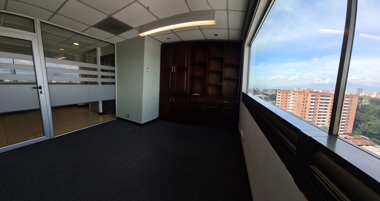 Oficina en venta en zona 10 — foto 1 de 11