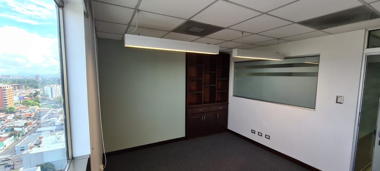 Oficina en venta en zona 10 — foto 3 de 11