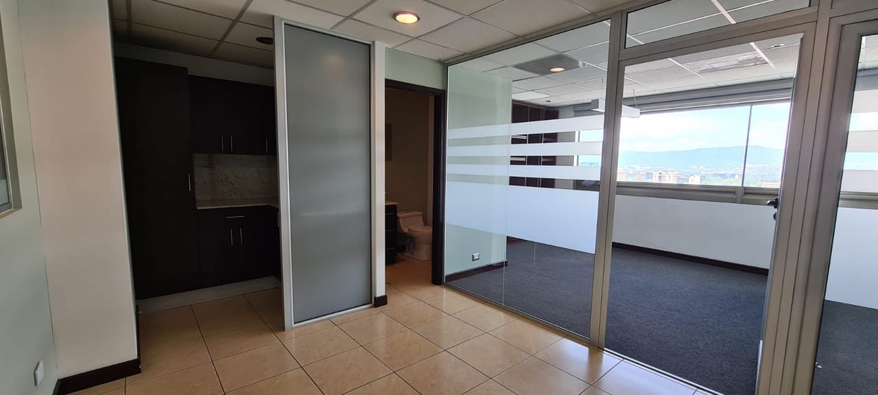 Oficina en venta en zona 10 — foto 10 de 11