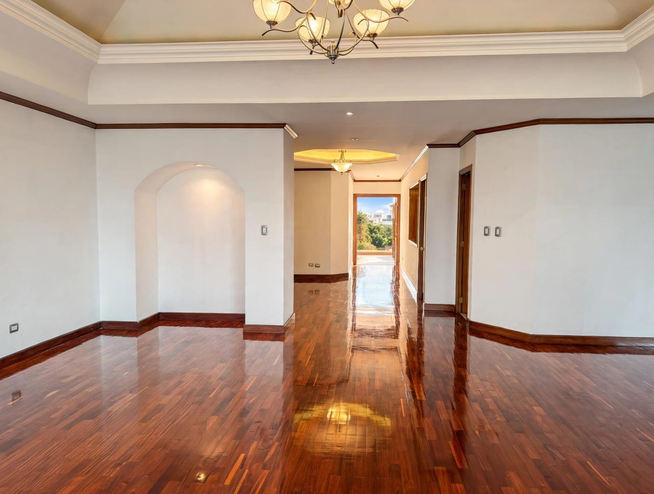 Apartamento de 4 dormitorios amplio en venta en zona 10 — foto 2 de 7