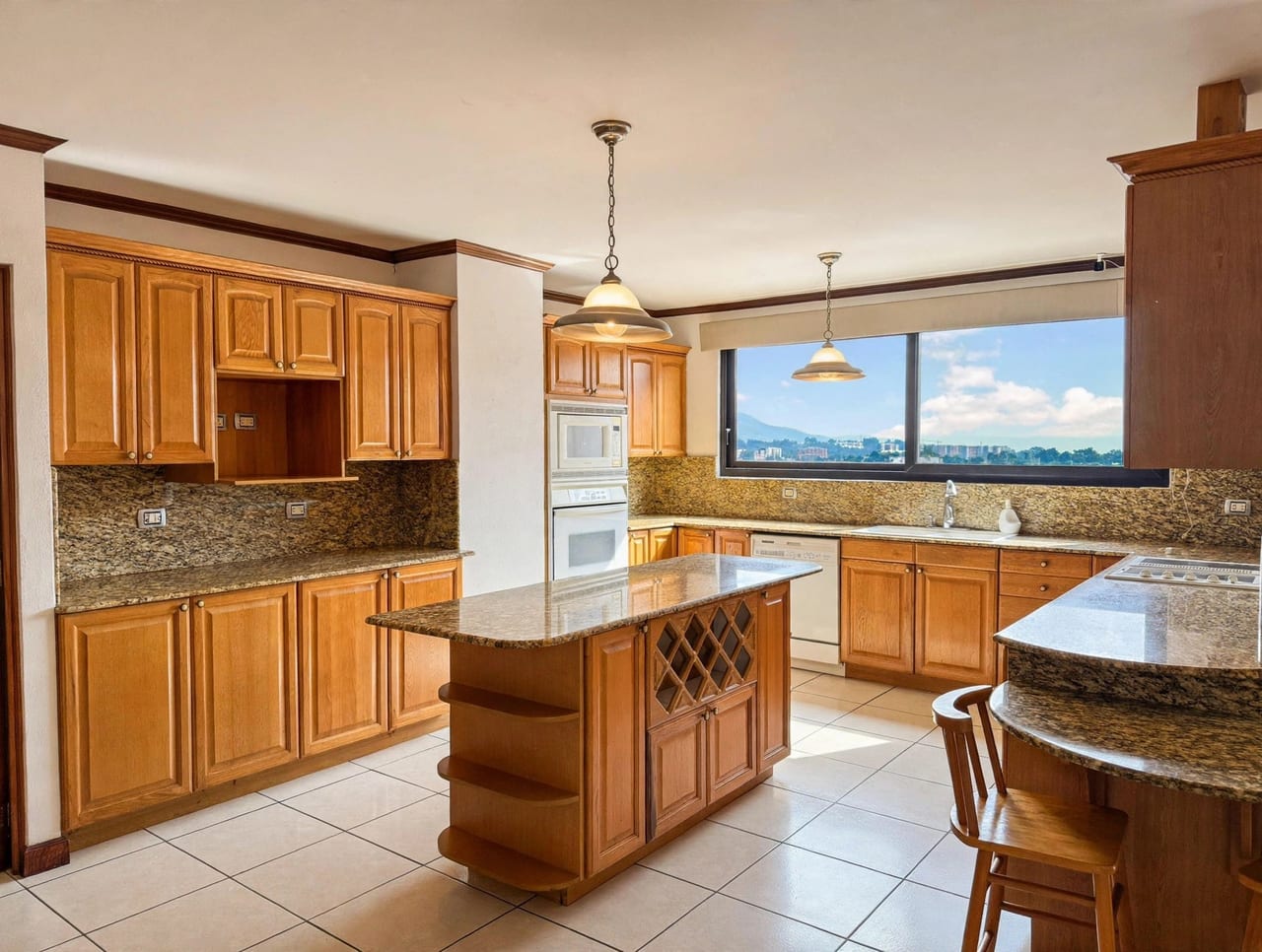 Apartamento de 4 dormitorios amplio en venta en zona 10 — foto 4 de 7