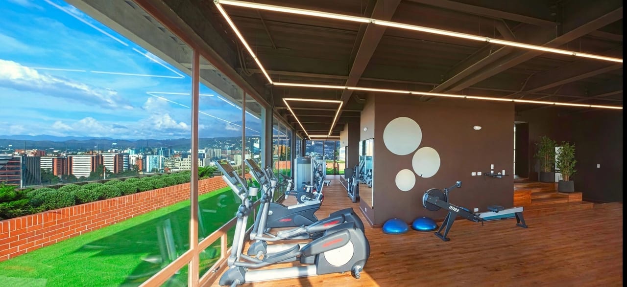 Apartamento en alquiler zona 10, muy cerca de zona 14 — foto 11 de 13