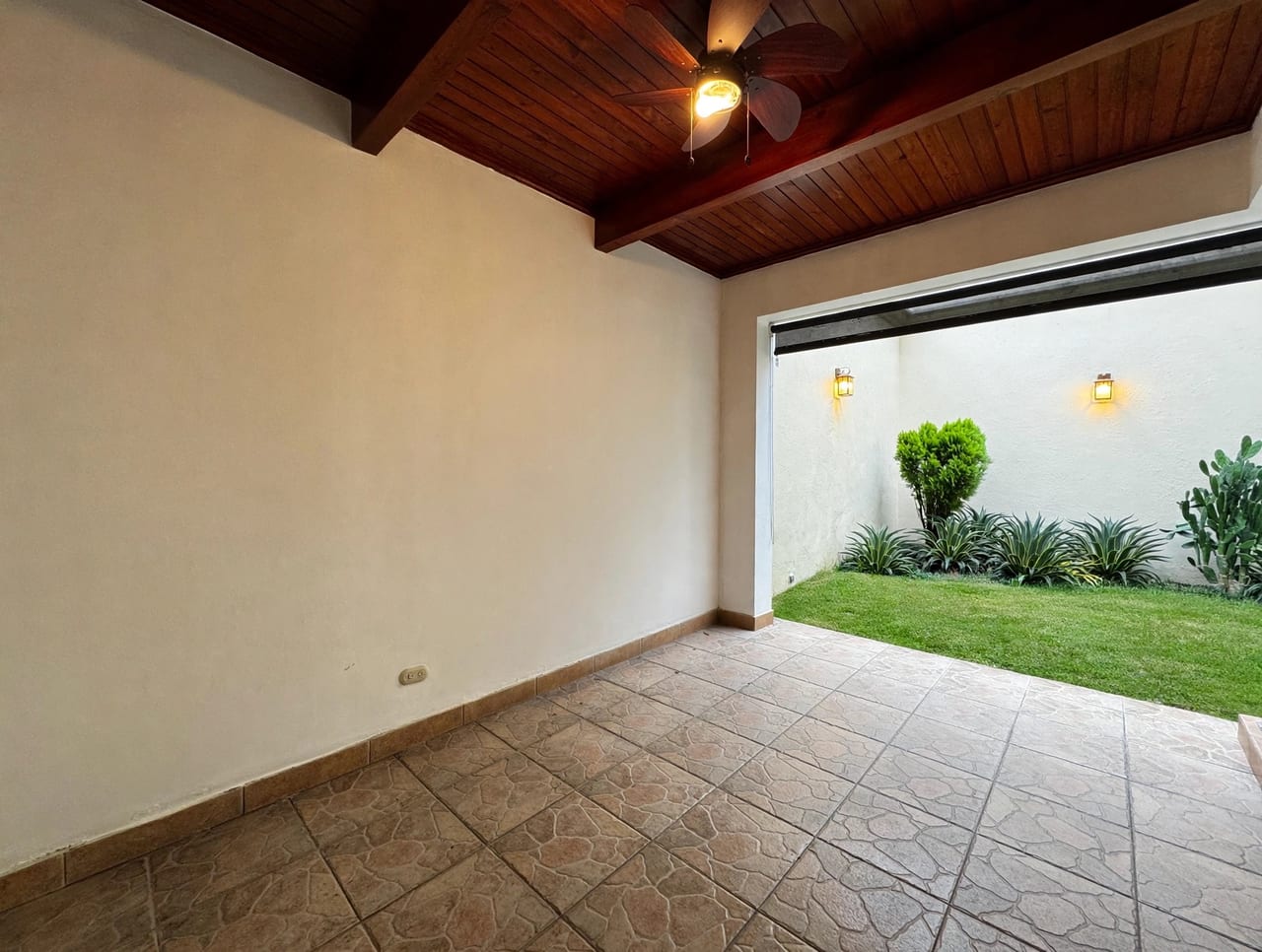 Casa en alquiler en zona 10, 4 dormitorios y A/C — foto 5 de 17