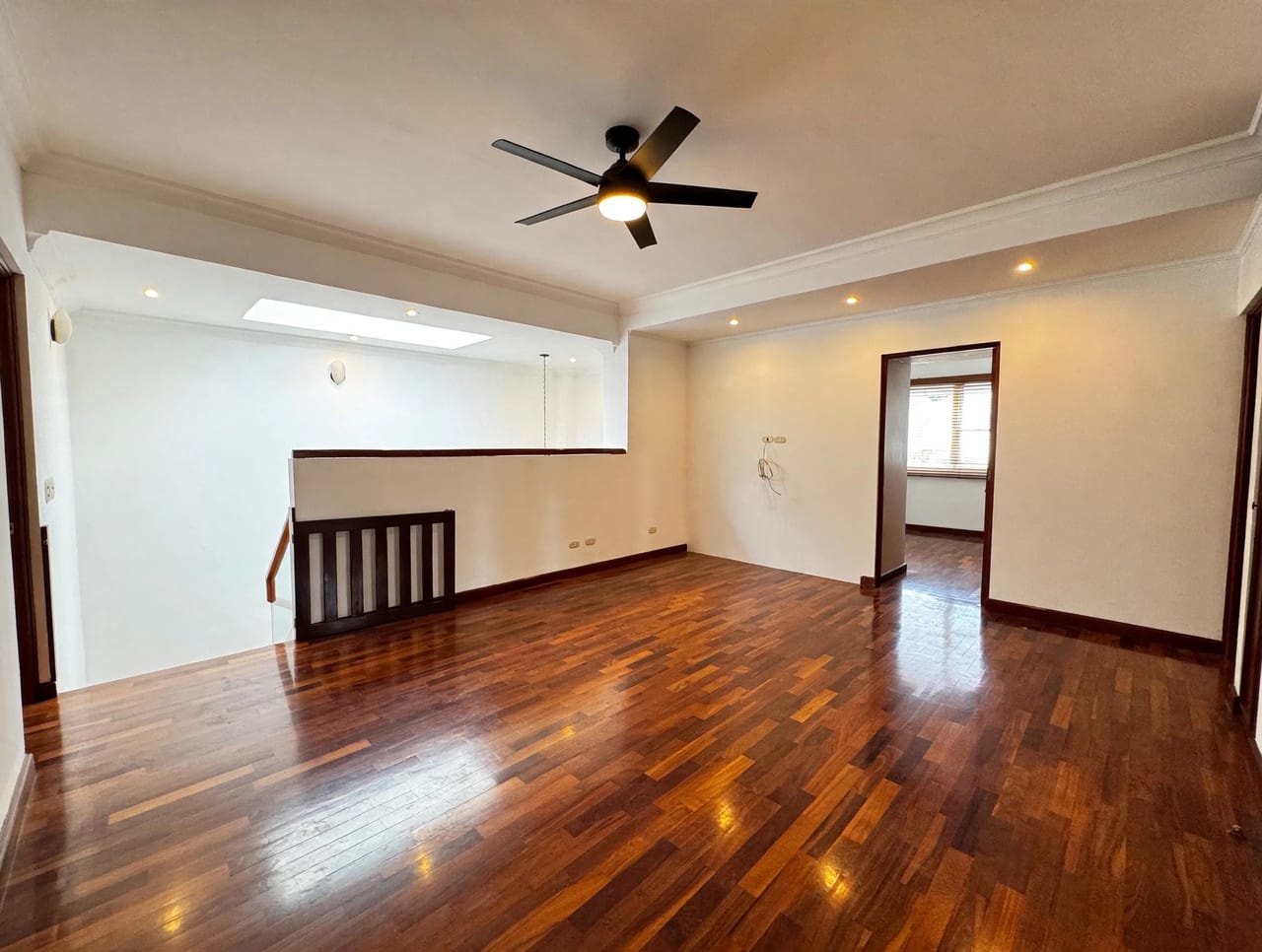 Casa en alquiler en zona 10, 4 dormitorios y A/C — foto 16 de 17