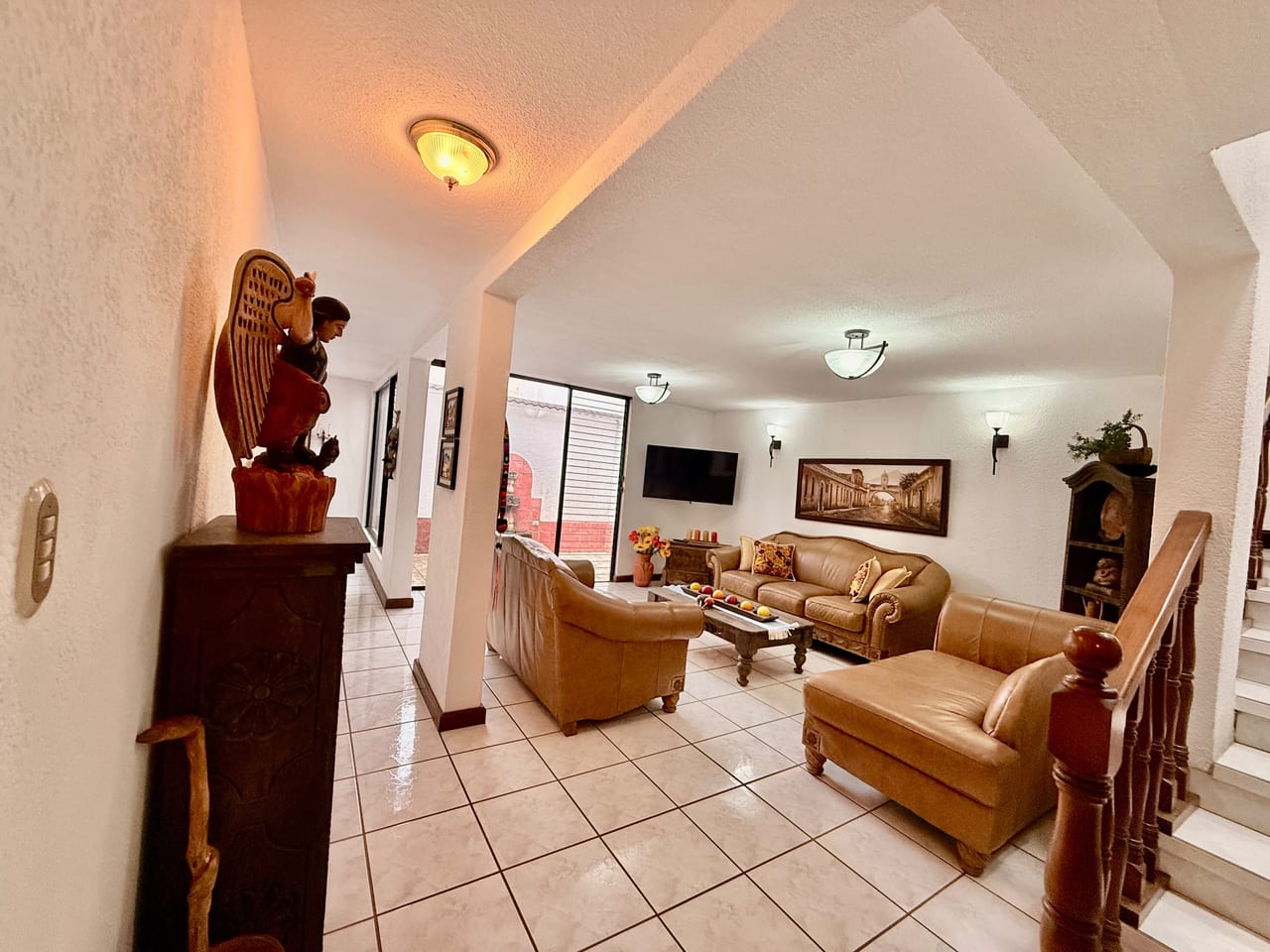 Espaciosa casa en venta — foto 1 de 13