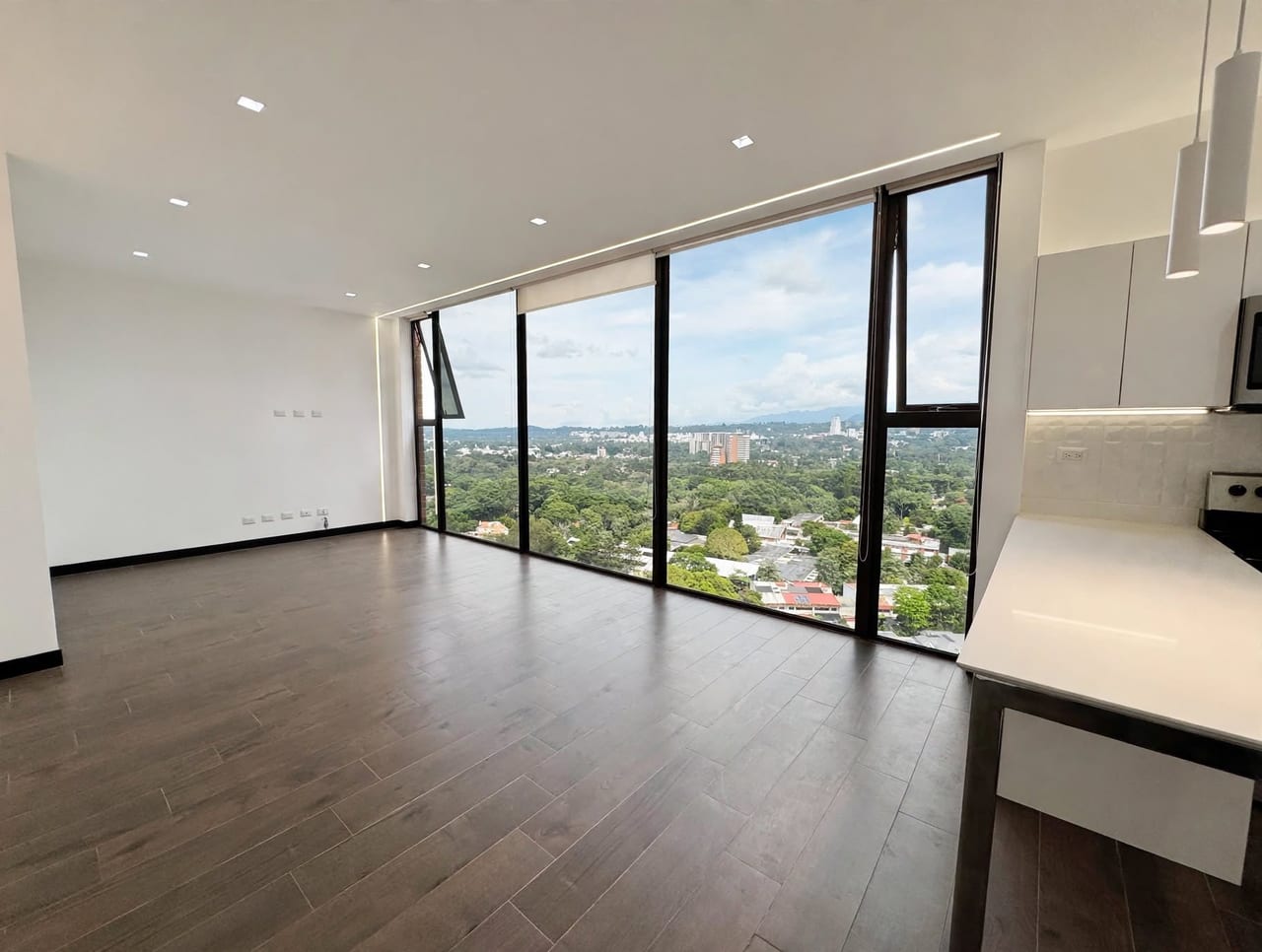 Apartamento de 2 dormitorios en alquiler sobre Diagonal 6, zona 10 — foto 1 de 15