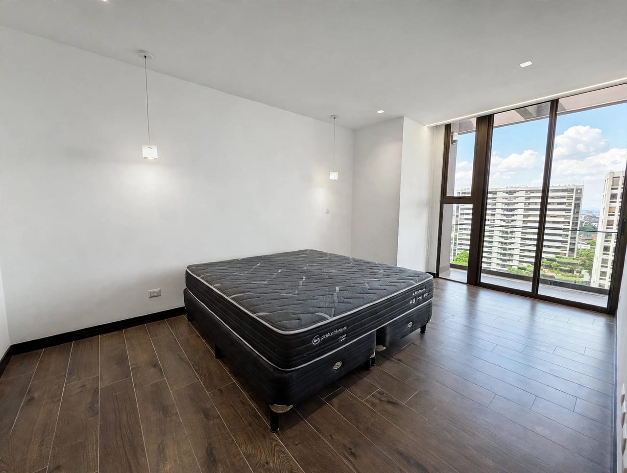 Apartamento de 2 dormitorios en alquiler sobre Diagonal 6, zona 10 — foto 7 de 15