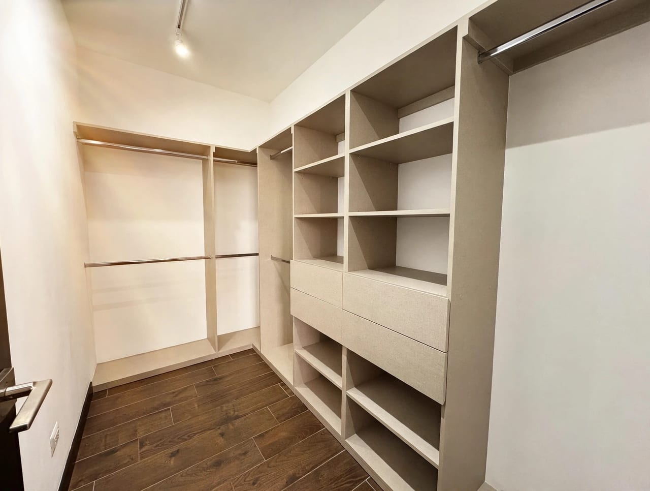 Apartamento de 2 dormitorios en alquiler sobre Diagonal 6, zona 10 — foto 8 de 15